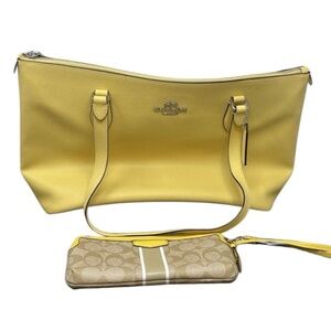 3162 NWOT Coach Yellow Tote with Tan Wristlet